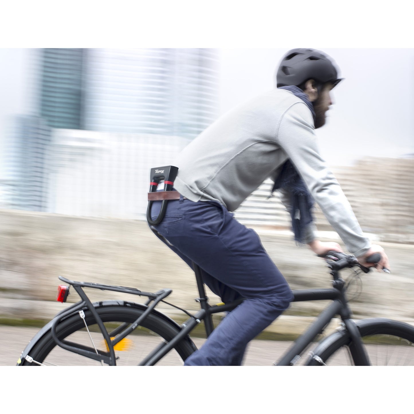 Antivol vélo - trottinette U Masterlock 80 x 150 mm diam 14 mm noir livré avec 4 clés