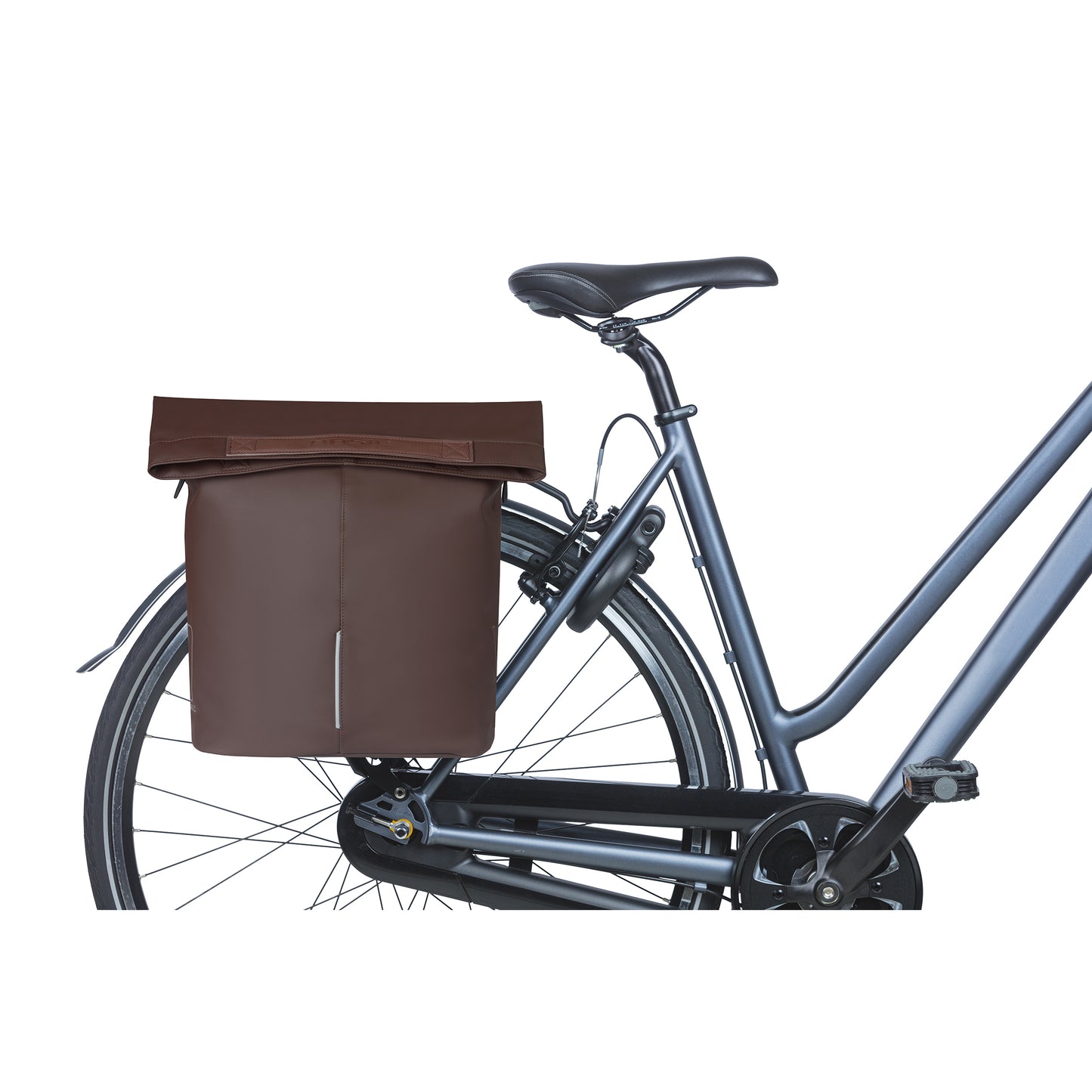 Sacoche arrière vélo latérale sac bandoulière Basil city shopper vegan marron imitation cuir droit-gauche 14-16l fixation hook-on porte bagage fermeture pliante anti-pluie avec réflechissant