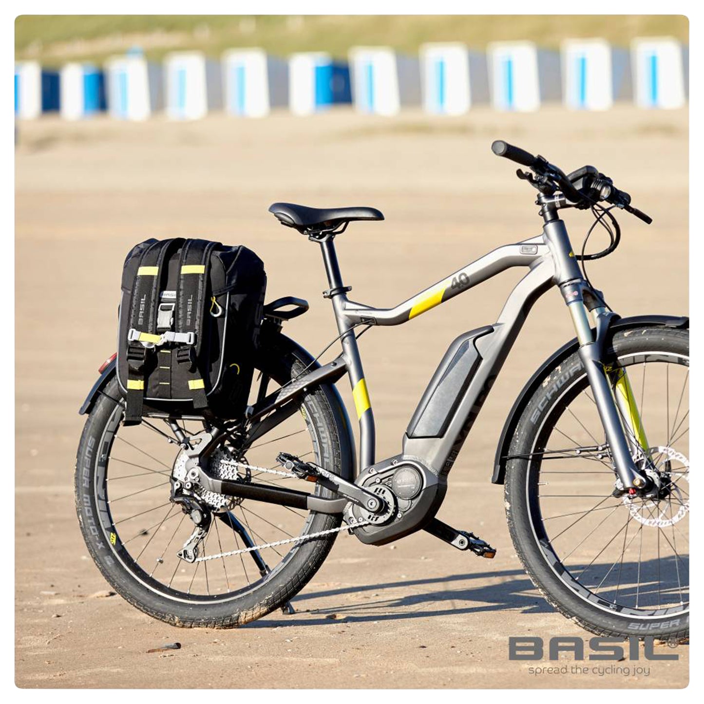 Sacoche arrière sac à dos vélo latérale Basil miles daypack droit-gauche système fixation hook-on waterproof 17l noir liseret jaune fluo 31x17x44cm