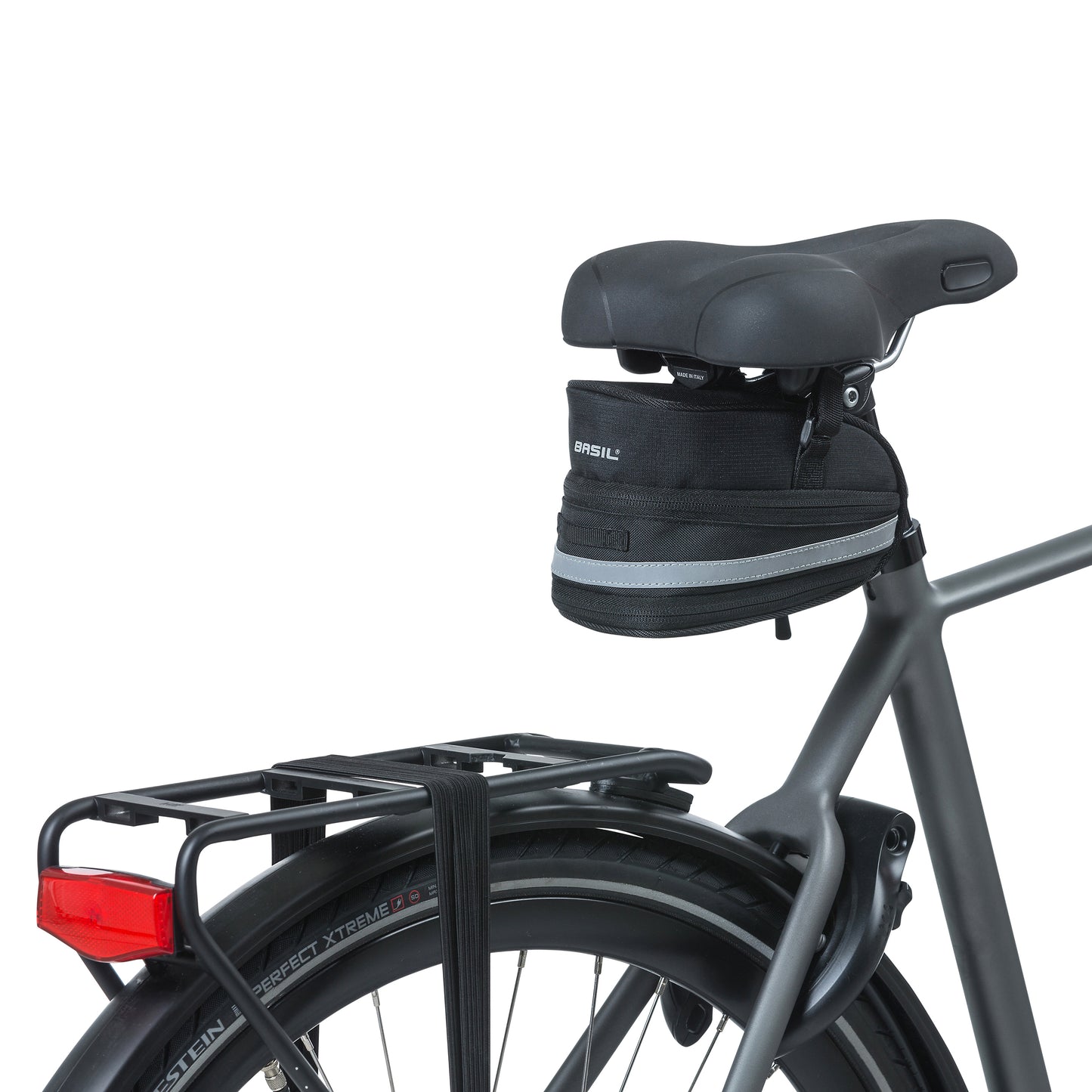 Sacoche de selle vélo Basil mada 1l noir fixation sangles sur chariot de selle avec soufflet