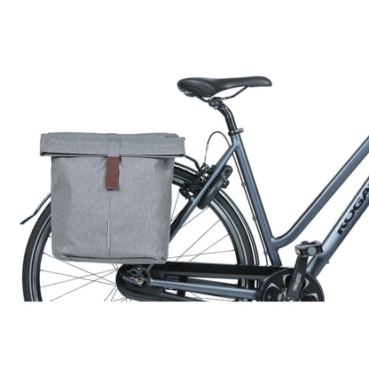 Sacoche arrière vélo double Basil city gris clair 28-32l fixation velcros sur porte bagage 30x18x49cm fermeture pliante anti-pluie