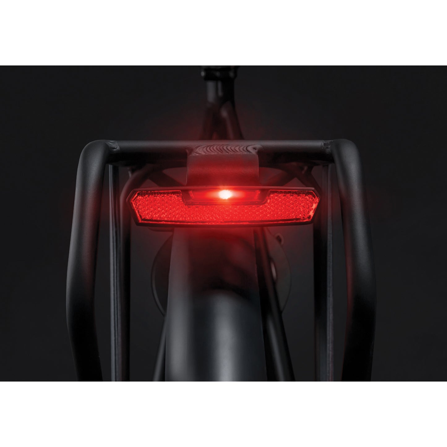 Eclairage vélo à pile arrière sur porte bagage AXA juno auto 80mm livré avec 2 piles aaa visible à 500m