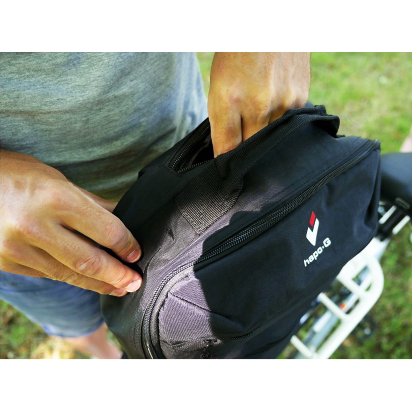 Sacoche avant sac à dos vélo Hapo.g noir 13l fixation cintre dmts largeur intérieure fixation pour VAE / 8cm