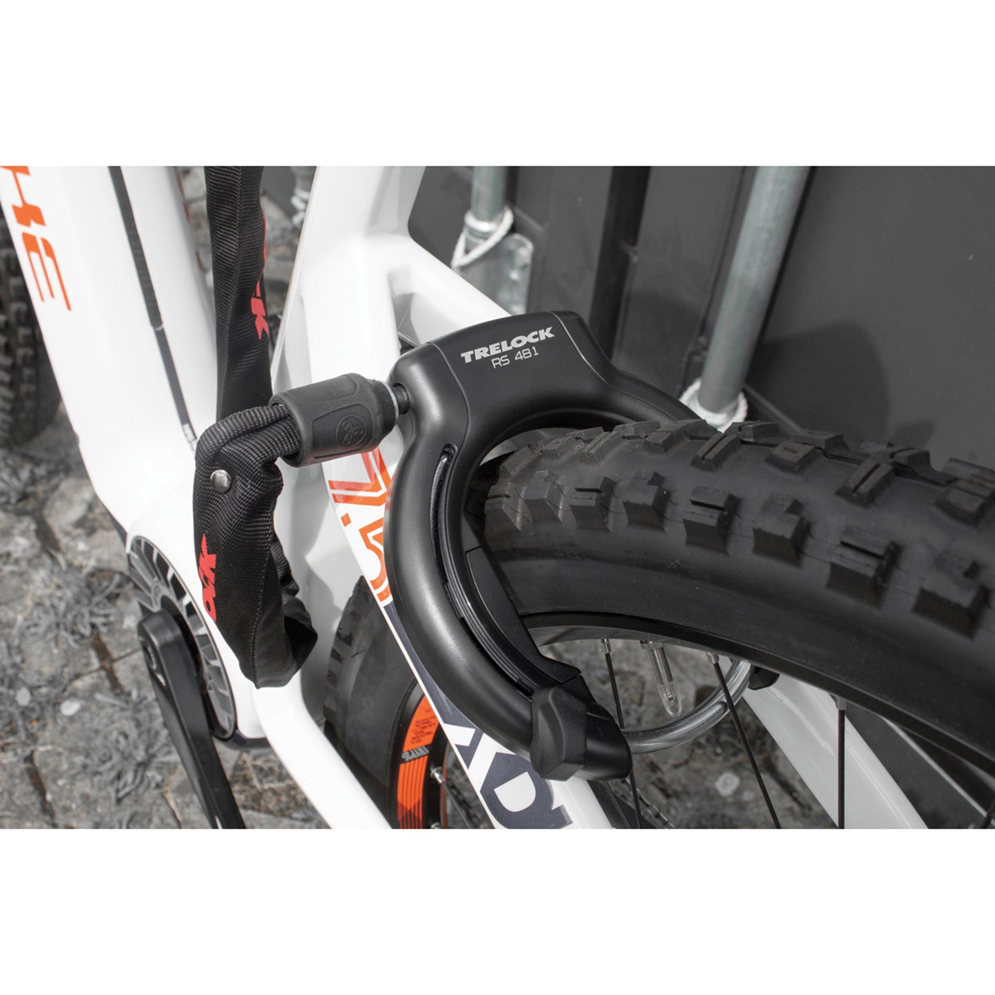 Antivol vélo fer à cheval Trelock RS481 noir avec fixation fixation sur cadre largeur de 106 mm à 112 mm écart pneu 92 mm clé amovible