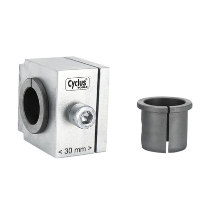 Outil Cyclus guide pour découpe pivot de fourche