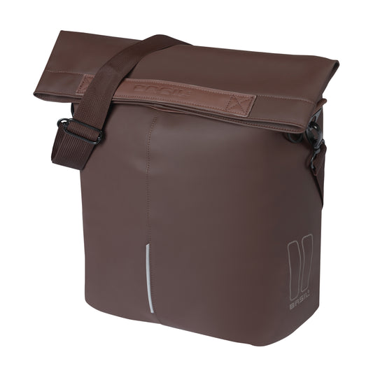 Sacoche arrière vélo latérale sac bandoulière Basil city shopper vegan marron imitation cuir droit-gauche 14-16l fixation hook-on porte bagage fermeture pliante anti-pluie avec réflechissant