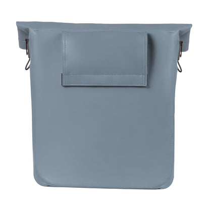 Sacoche arrière vélo latérale sac bandoulière Basil city shopper vegan bleu imitation cuir droit-gauche 14-16l fixation hook-on porte bagage fermeture pliante anti-pluie avec réflechissant
