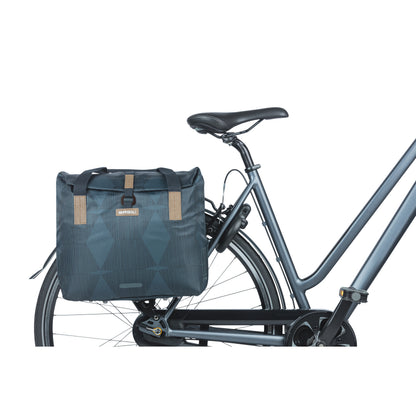 Sacoche arrière vélo latérale sac bandoulière Basil city shopper élegance bleu estate droit-gauche 20-26l fixation hook-on porte bagage fermeture pliante anti-pluie