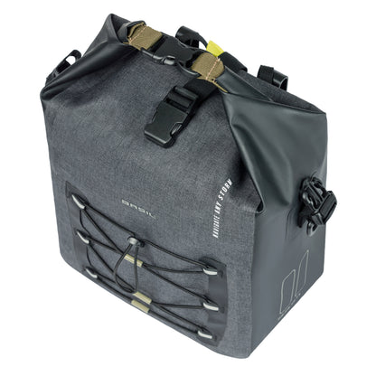 Sacoche arrière vélo latérale Basil navigator cyclotouriste waterproof 12-15l noir fixation mik studs sur porte bagage 32x15x25.5cm