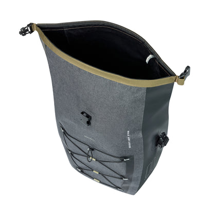 Sacoche arrière vélo latérale Basil navigator cyclotouriste waterproof 25-31l noir fixation mik studs sur porte bagage 32x15x37cm