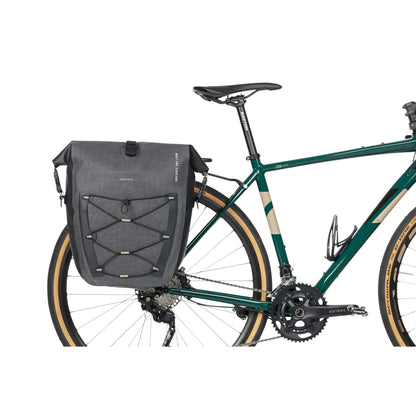 Sacoche arrière vélo latérale Basil navigator cyclotouriste waterproof 25-31l noir fixation mik studs sur porte bagage 32x15x37cm