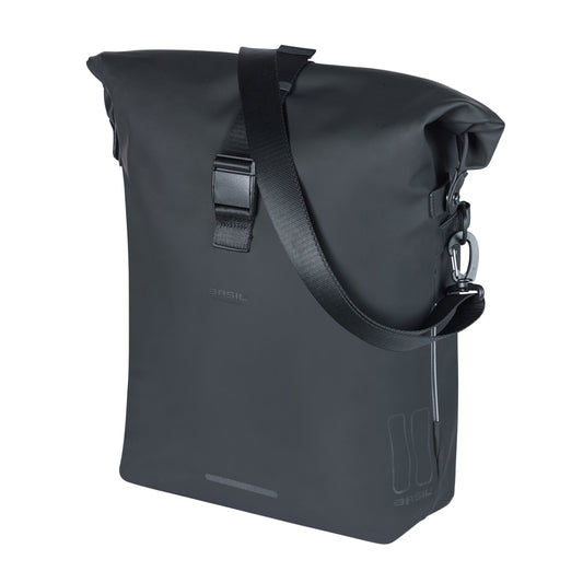 Sacoche arrière sac à dos vélo latérale Basil soho 17l noir fixation porte bagage avec système mik studs 31x16x37cm avec éclairage led