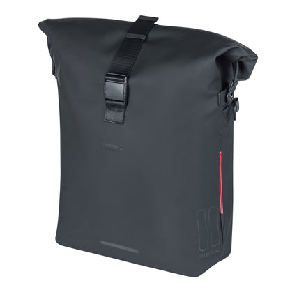 Sacoche arrière sac à dos vélo latérale Basil soho 17l noir fixation porte bagage avec système mik studs 31x16x37cm avec éclairage led