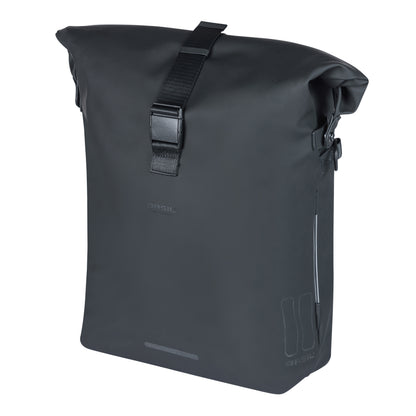 Sacoche arrière sac à dos vélo latérale Basil soho 17l noir fixation porte bagage avec système mik studs 31x16x37cm avec éclairage led