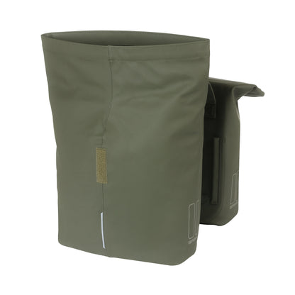 Sacoche arrière vélo double Basil vegan vert imitation cuir 28-32l fixation universelle porte bagage fermeture pliante anti-pluie avec réflechissant