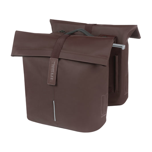 Sacoche arrière vélo double Basil vegan marron imitation cuir 28-32l fixation porte bagage fermeture pliante anti-pluie avec réflechissant fixation système mik