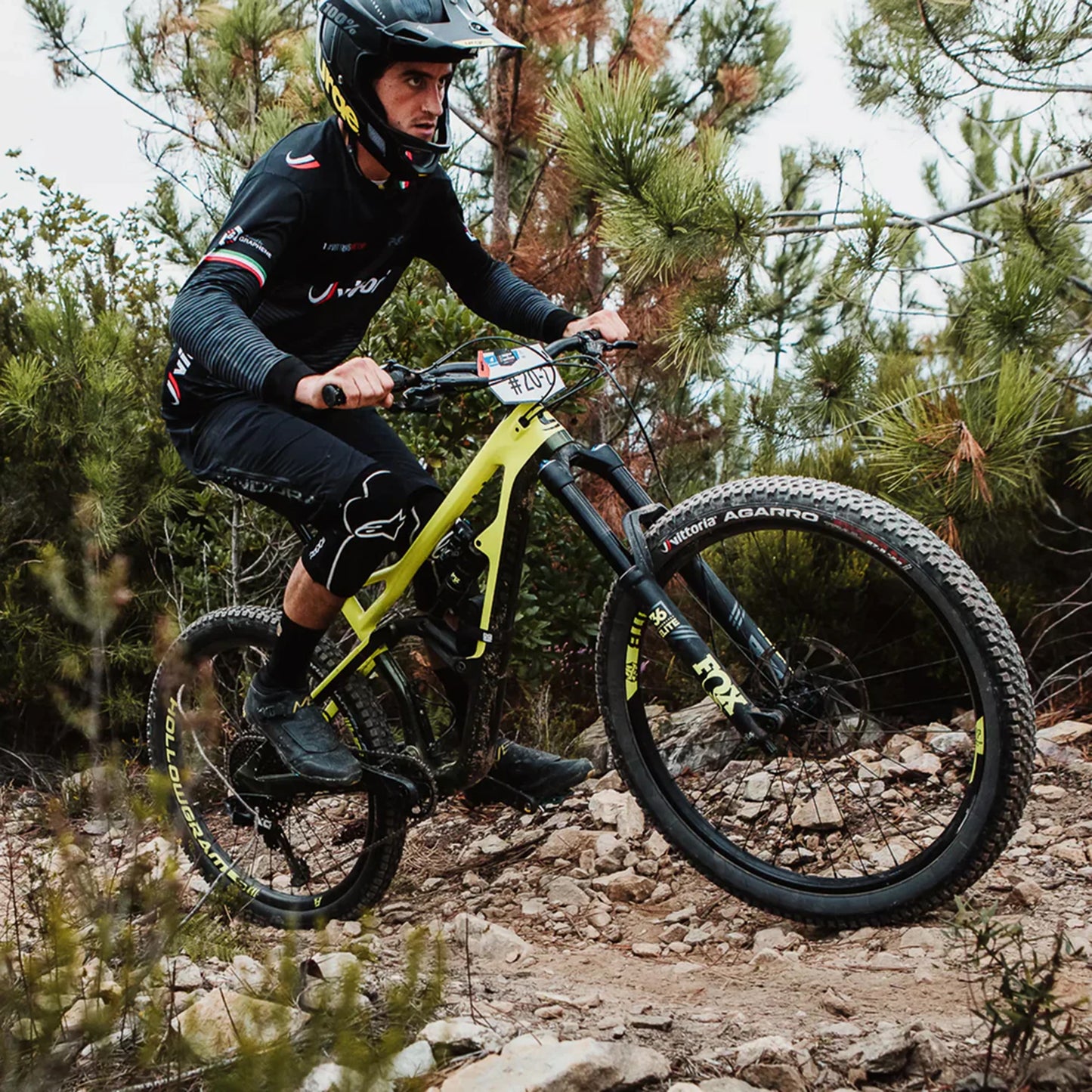 MTB Enduro Tire 29 X 2.40 Vittoria Agarro Graphene 4C Anthracite-Black Tubeless Ready TS (60-622) -All-around Terrain-