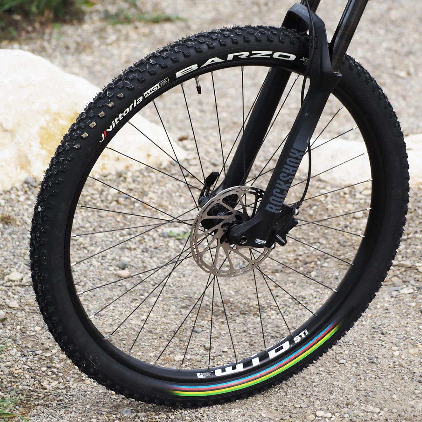 Pneu VTT 29 X 2.35 Vittoria Barzo UCI Rainbow Noir Tubeless Ready TS (57-622) -Terrain Mixte-