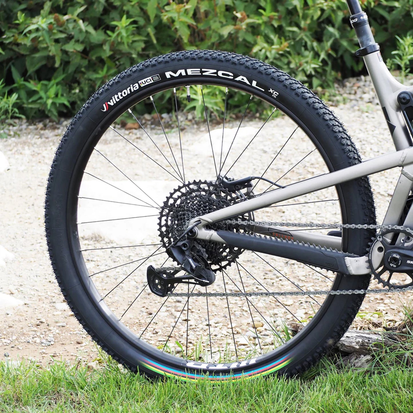 Pneu VTT 29 X 2.35 Vittoria Mezcal 3 UCI Rainbow Noir Tubeless Ready TS (57-622) -Terrain Sec -