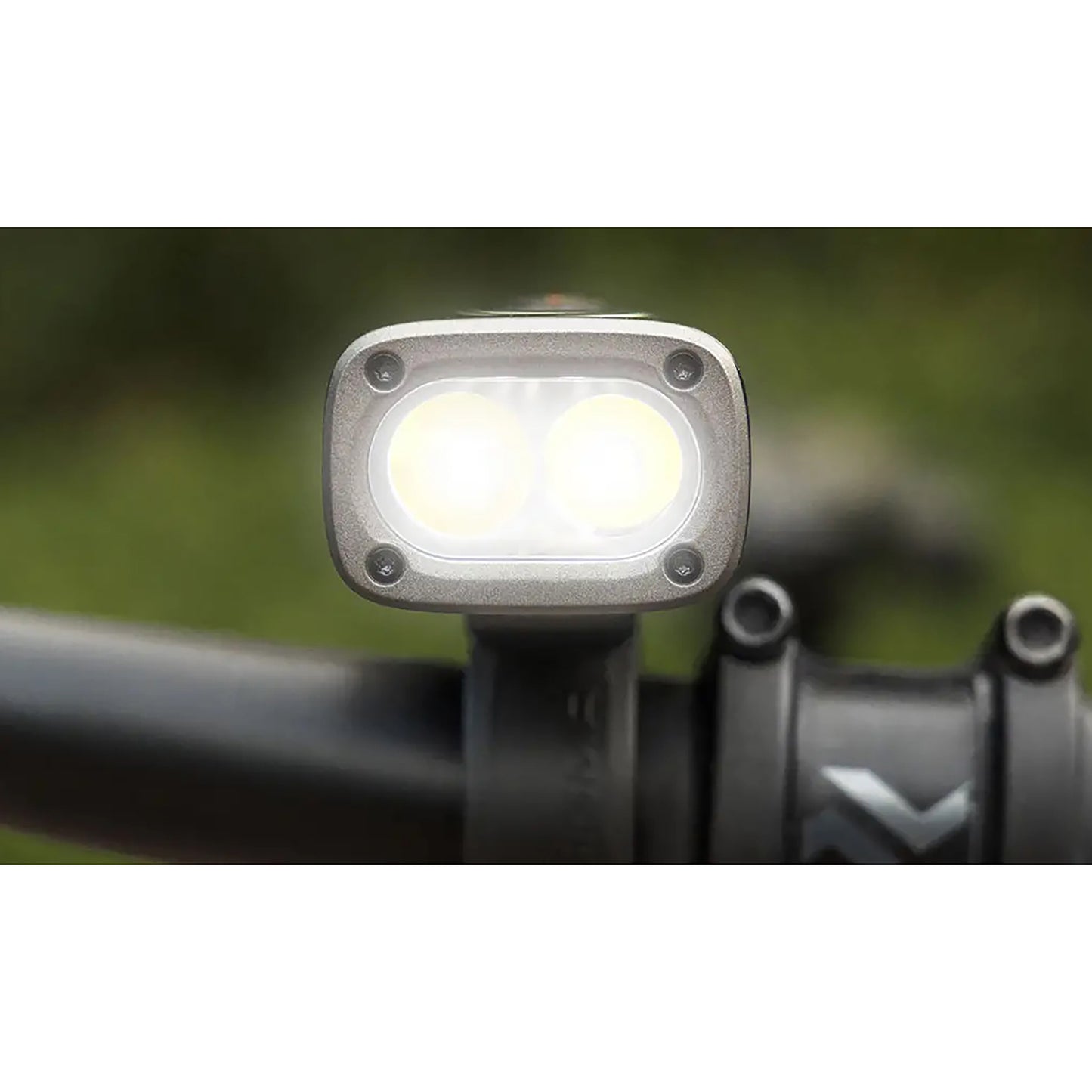 Eclairage vélo usb avant Sigma buster 1600 lumen visibilité 205m