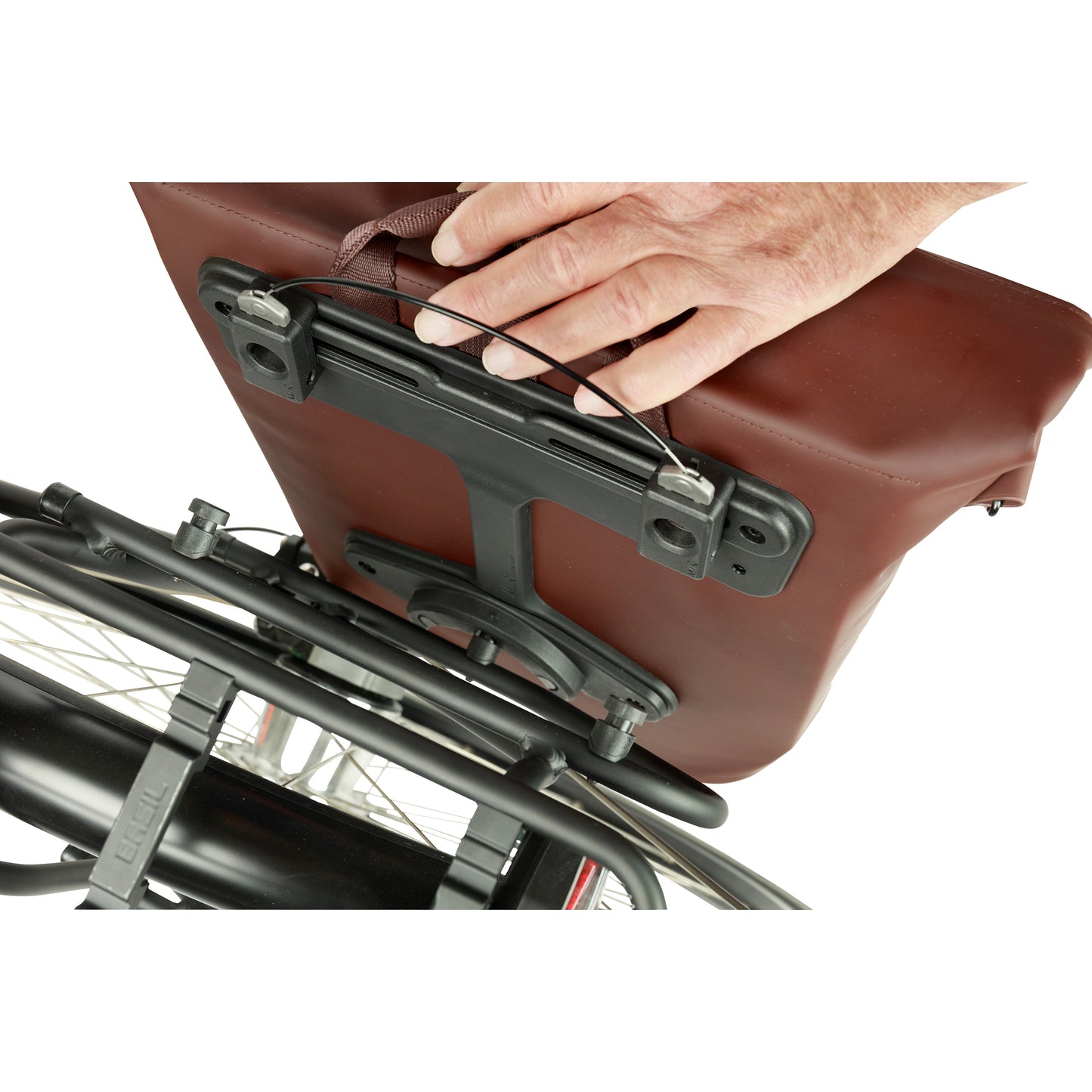 Sacoche arrière vélo latérale sac bandoulière Basil city shopper marron droit-gauche 14-16l fixation mik studs pour porte bagage