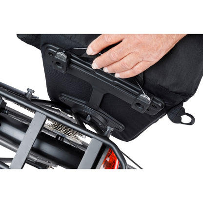 Sacoche arrière vélo latérale sac bandoulière Basil move commuter noir droit-gauche 15l fixation mik hooks pour porte bagage