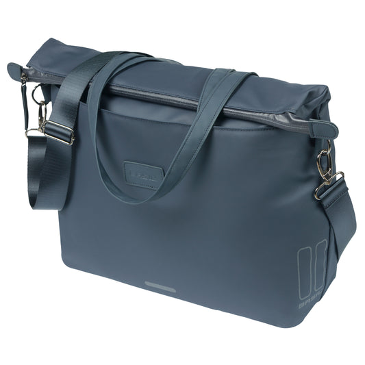 Sacoche arrière vélo latérale sac ordinateur portable Basil manhattan waterproof bleu marine droit-gauche 12l fixation hook ON 12x38x30cm fermeture pliante anti-pluie