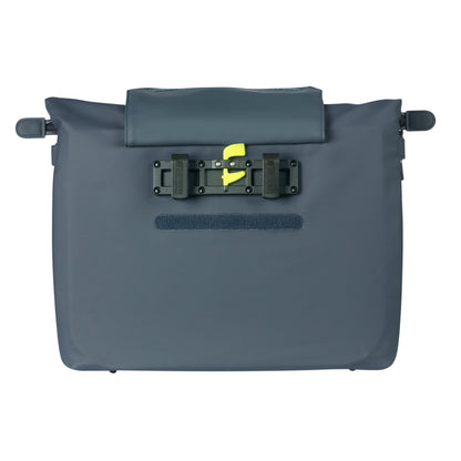 Sacoche arrière vélo latérale sac ordinateur portable Basil manhattan waterproof bleu marine droit-gauche 12l fixation hook ON 12x38x30cm fermeture pliante anti-pluie
