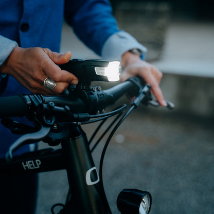 Eclairage vélo usb avant sur cintre Zéfal supervision f200 lumens noir