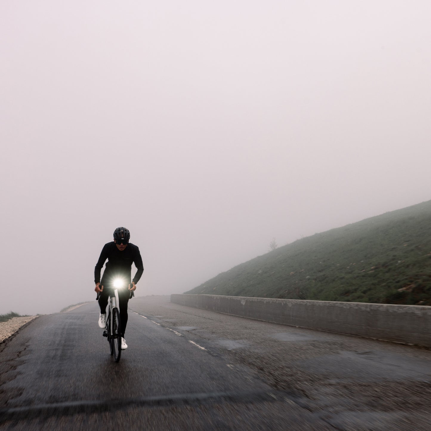 Eclairage vélo usb avant sur cintre Zéfal supervision f800 lumens noir