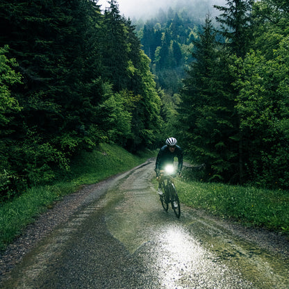 Eclairage vélo usb avant sur cintre Zéfal supervision f1500 lumens noir