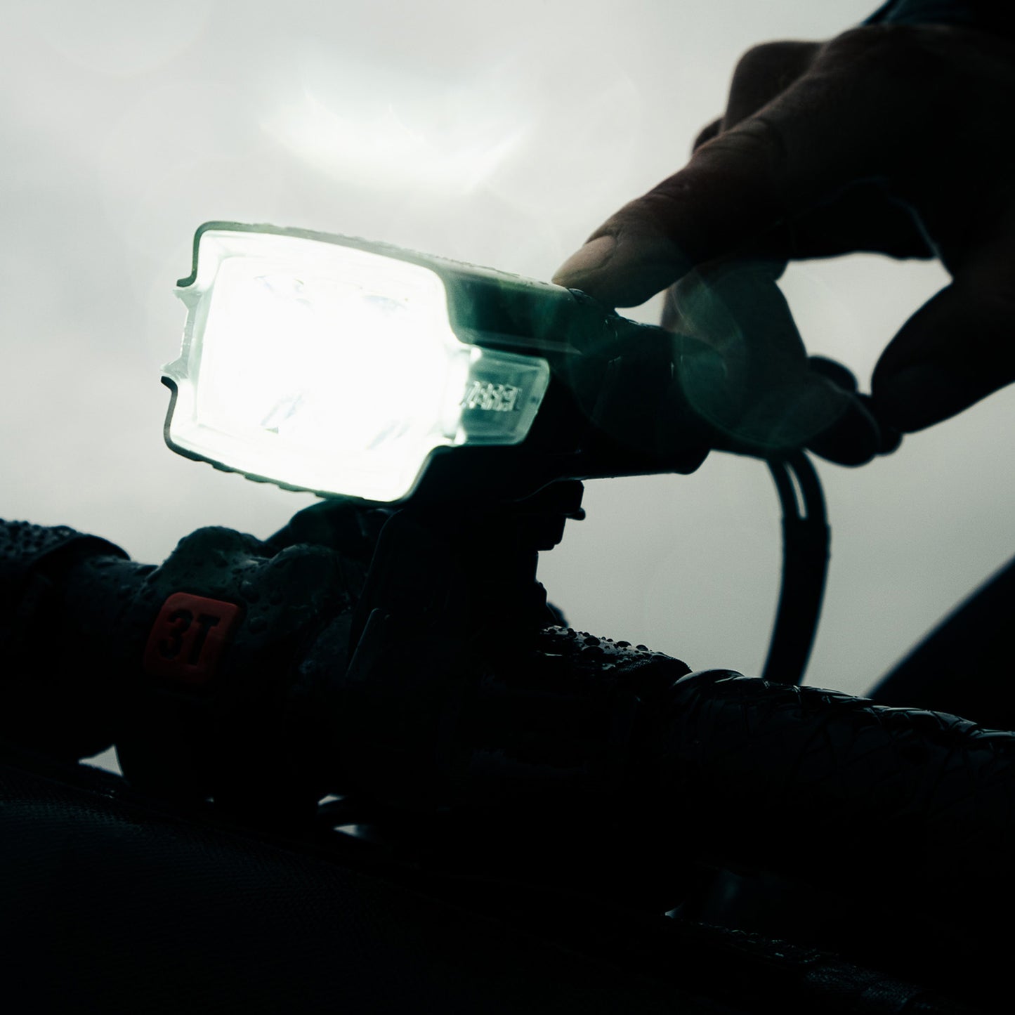 Eclairage vélo usb avant sur cintre Zéfal supervision f1500 lumens noir