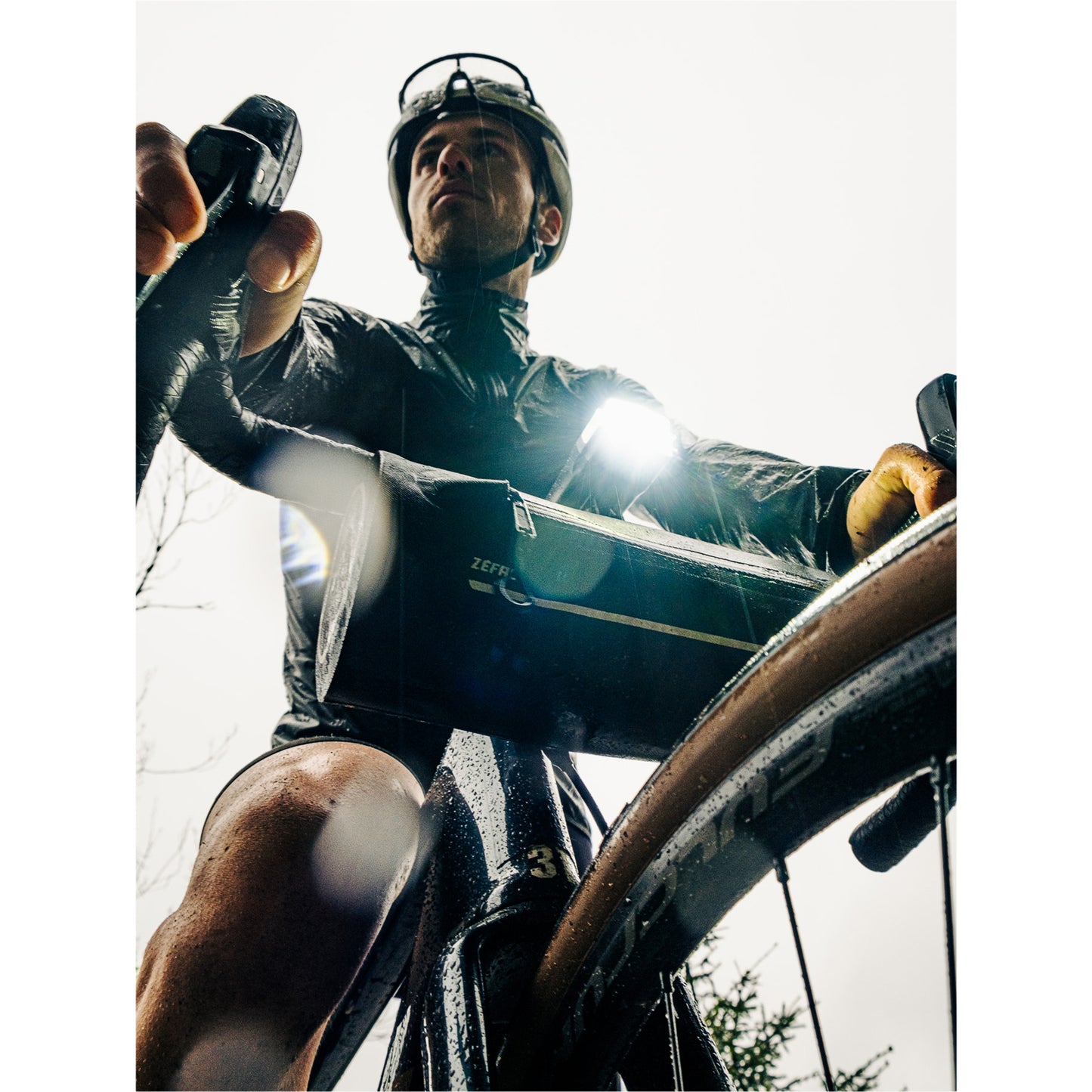 Eclairage vélo usb avant sur cintre Zéfal supervision f1500 lumens noir