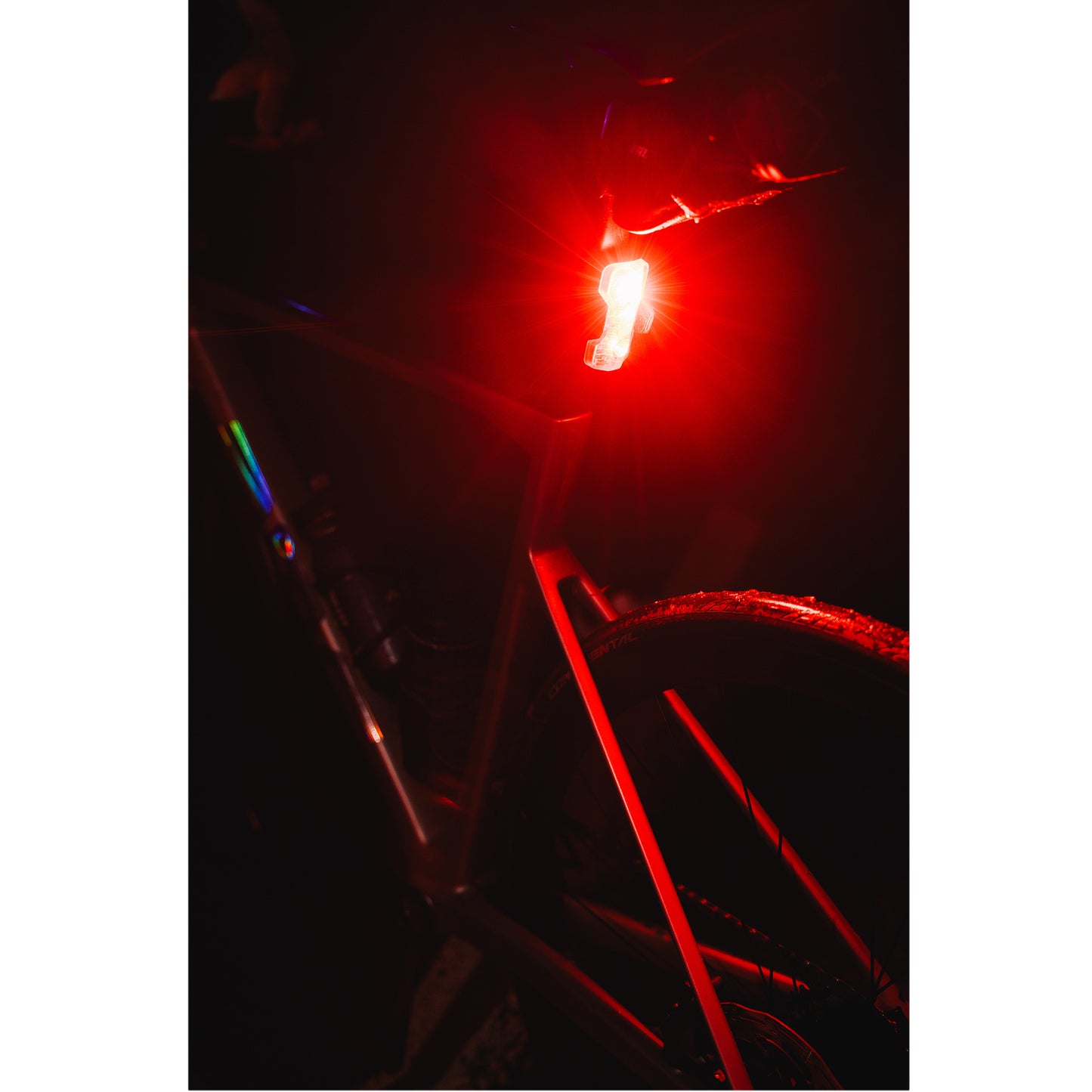 Eclairage vélo usb arrière sur tige de selle Zéfal supervision r150 lumens noir
