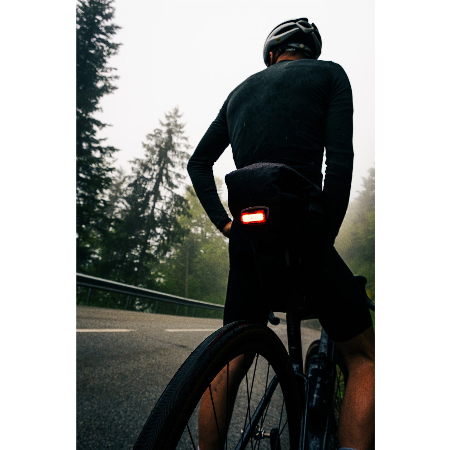 Eclairage vélo usb arrière sur tige de selle Zéfal supervision r150 lumens noir