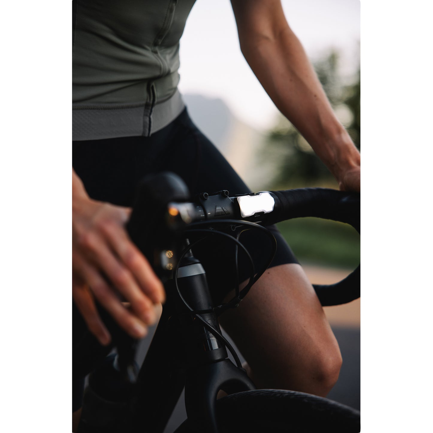 Eclairage vélo usb avant sur cintre Zéfal vision f20 lumens noir