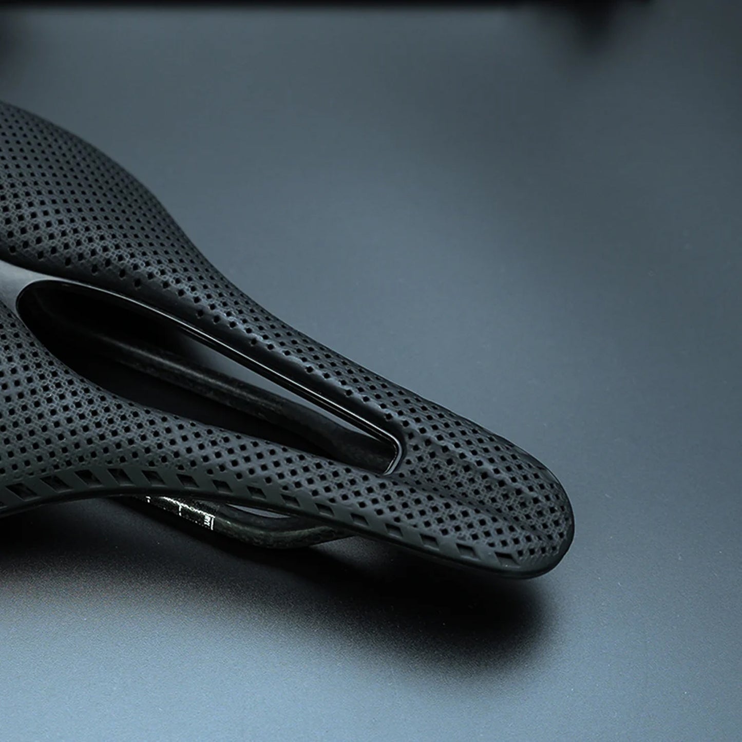 Selle Newton 3D Carbone T801 ouverte noire 245x143 rail carbone