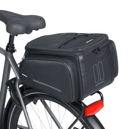 Sacoche arrière vélo Basil move noir avec soufflet waterproof extensible 10-26l fixation porte bagage l33x l24cmxh18cm fixation système mik 2.0 inclus