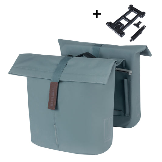 Sacoche arrière vélo double Basil vegan bleu imitation cuir 28-32l fixation porte bagage fermeture pliante anti-pluie avec réflechissant fixation système mik